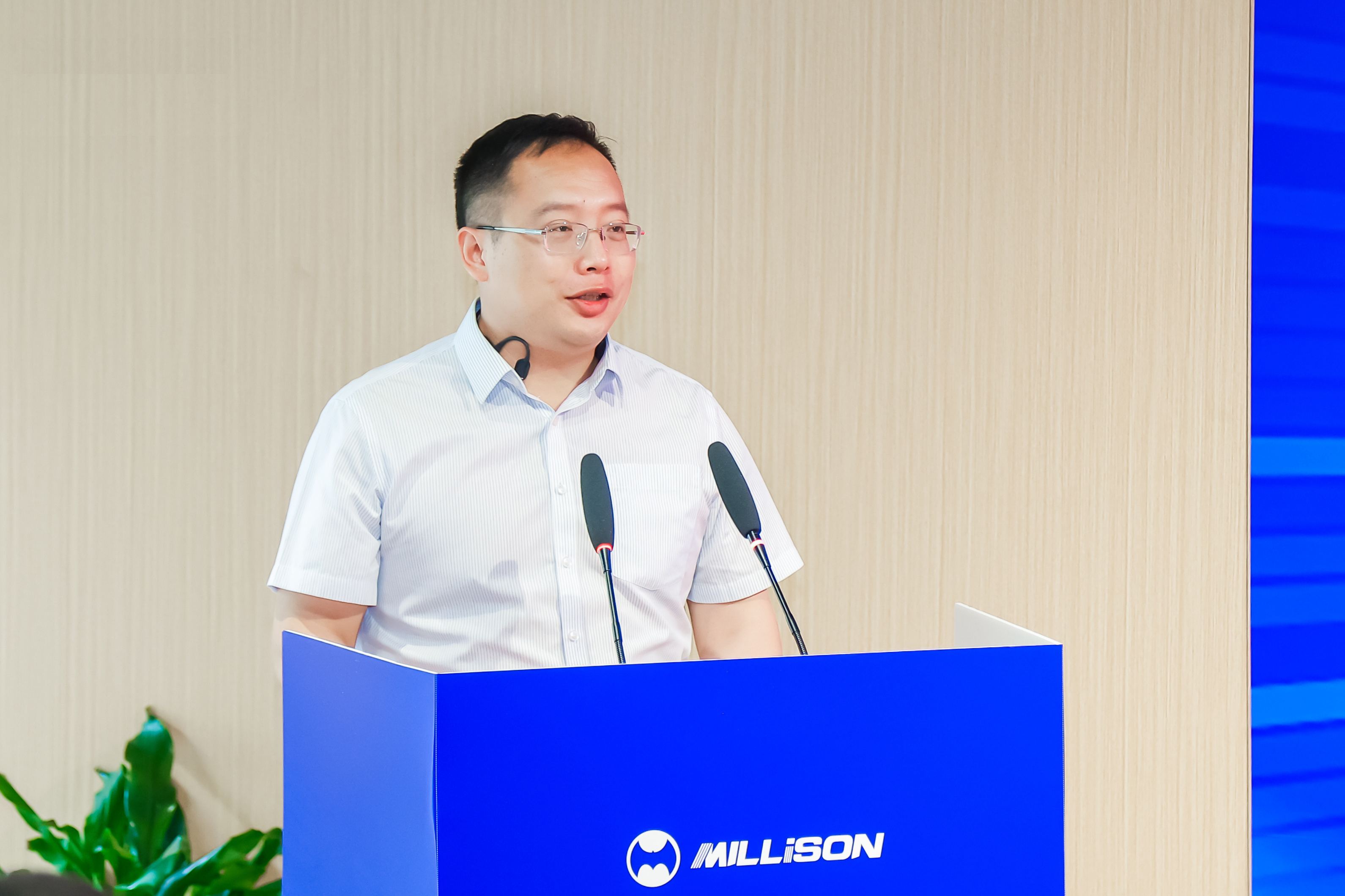 李志君